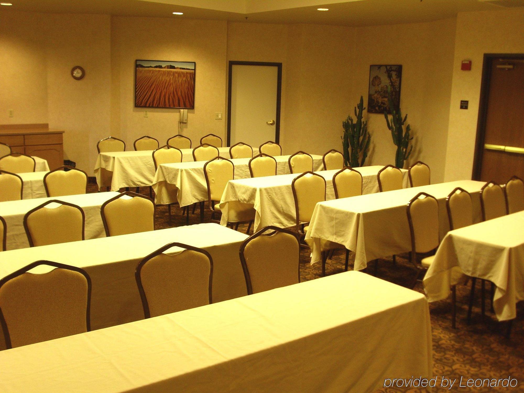 Holiday Inn Express & Suites Phoenix/Chandler Exterior foto