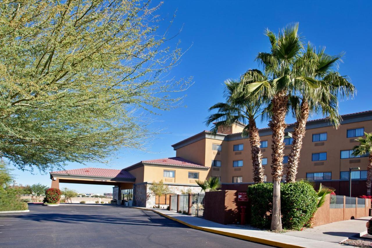 Holiday Inn Express & Suites Phoenix/Chandler Exterior foto